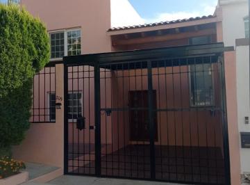 Casa en condominio de 3 habitaciones, Querétaro · Casa en Venta Amplia en El Fracc Arboledas del Parque