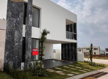 Casa · 216m² · 3 Recámaras · 2 Estacionamientos · Casa en Venta en Laguna Malawi Frac. Punta Tiburón