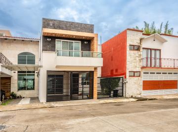 Casa de 3 habitaciones, Coatepec · Casa en Venta en Fracc. La Trinidad, Coatepec, Veracruz Capital