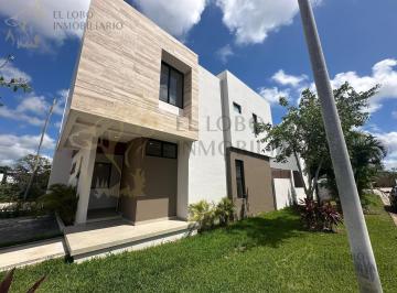 Casa · 204m² · 3 Recámaras · 2 Estacionamientos · Casa en Venta en Rio Residencial Terraza con Alberca y Jardín Privado