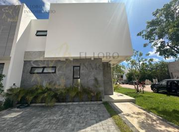 Casa · 204m² · 3 Recámaras · 2 Estacionamientos · Casa en Venta en Rio Residencial Terraza con Alberca y Jardín Privado