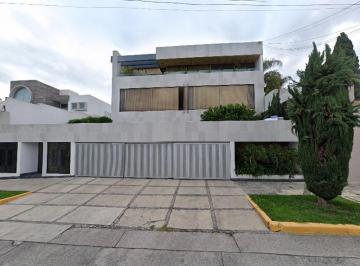 Casa de 5 habitaciones, Naucalpan de Juárez · Casa con 5 Habitaciones en Remate Bancario con 764 m² Superficie de Terreno en Ciudad Satélite!