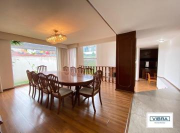 Casa · 350m² · 3 Recámaras · 2 Estacionamientos · Elegante Casa con Jardín 3 Rec y Estudio.