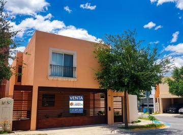 Casa · 164m² · 3 Recámaras · 2 Estacionamientos · Bonita Casa en Venta en Mitras Poniente Sector Málaga (En Esquina)