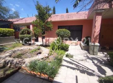 Casa · 292m² · 3 Recámaras · 2 Estacionamientos · Casa en Venta en Maravillas. J. m. Ags.
