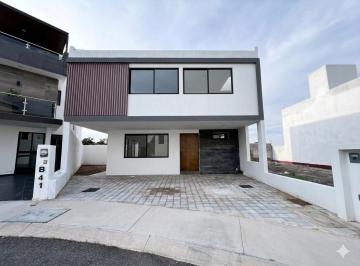 Casa de 3 habitaciones, El Marqués · Casa de Autor en Venta con 3 Recámaras en El Mirador Querétaro