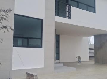 Casa · 480m² · 5 Recámaras · 3 Estacionamientos · Casa en Venta Residencial Stone Metepec