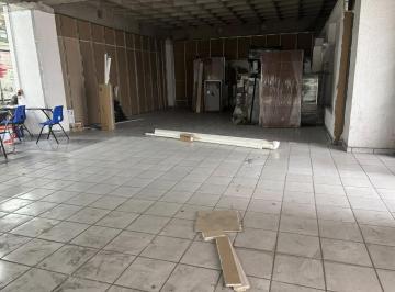 Local comercial · 230m² · Local en Renta a Pasos del Metro Toreo – 230?m² con Uso Comercial, Estacionamiento y Baños Propios