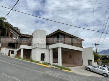 Casa · 1171m² · 4 Recámaras · 6 Estacionamientos · Casa en Venta en Hacienda El Rosario