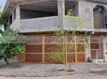 Casa · 221m² · 3 Recámaras · 5 Estacionamientos · Casa en Venta en Misión del Valle