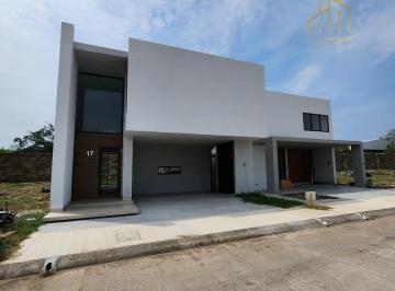 Casa · 215m² · 3 Recámaras · 2 Estacionamientos · Casa en Venta Fraccionamiento Lomas del Dorado
