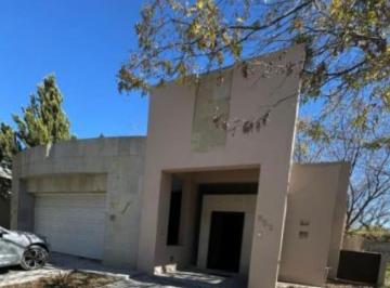 Casa de 3 habitaciones, Saltillo · Casa en Venta Residencial San Alberto, con Recamara Planta Baja, por Heb