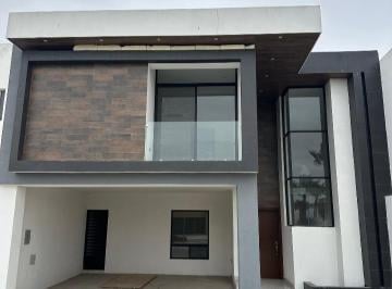 Casa · 303m² · 4 Recámaras · 2 Estacionamientos · Casa en Venta en El Primer Sector de Zona Viñedos