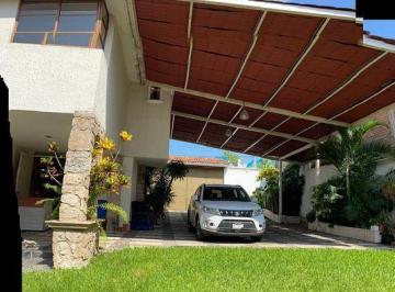 Casa · 1459m² · 4 Recámaras · 6 Estacionamientos · Vive Rodeado de Nturaleza Amplia Casa con Jardin y Terraza Vista a La Barranca