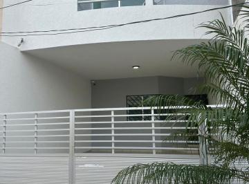 Casa · 150m² · 3 Recámaras · 2 Estacionamientos · Casa de 2 Pisos Cerca del Estadio