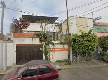 Casa de 3 habitaciones, Coyoacán · Venta de Casa en Calle Orion Coyoacan Recuperacion Bancaria