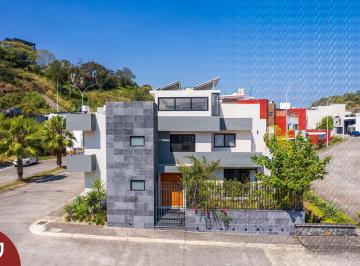Casa en Venta de 4 habitaciones Fraccionamiento Residencial Monte Magno · Casa en Venta, Xalapa. Ubicada en Fraccionamiento Cerrado