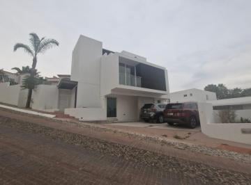 Casa en condominio de 4 habitaciones, Corregidora · Casa en Venta en Vista Real con Amplios Espacios y Vista Panorámica