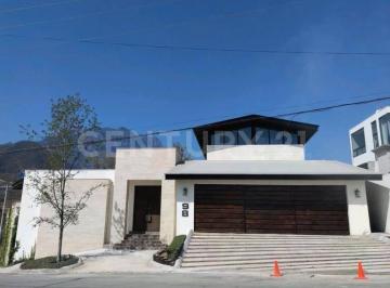 Casa · 1200m² · 4 Recámaras · 4 Estacionamientos · Casa en Venta en Hacienda Los Encinos, Monterrey, Nl