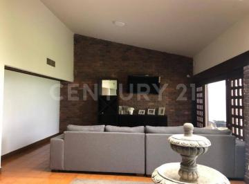 Casa · 950m² · 3 Recámaras · 3 Estacionamientos · Casa en Venta en San Patricio