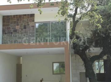 Casa · 468m² · 4 Recámaras · 4 Estacionamientos · Casa en Venta Zona Sur - La Joya Residencial
