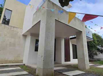Casa · 220m² · 3 Recámaras · 2 Estacionamientos · Casa en Los Encinos