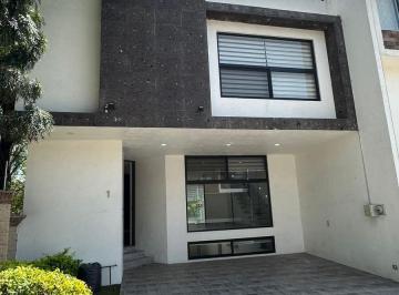 Casa · 300m² · 3 Recámaras · 2 Estacionamientos · Casa en Venta en Lomas de Angelopolis II, Zona Azul Excelente Ubicación