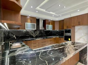 Casa · 260m² · 4 Recámaras · 2 Estacionamientos · Casa en Valle Imperial