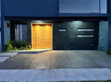 Casa · 184m² · 3 Recámaras · 3 Estacionamientos · Casa en La Cima