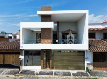 Casa Venta 178m² de 3 habitaciones · Bonita Casa en Venta con Amplio Patio Posterior, Ubicada en Coatepec.