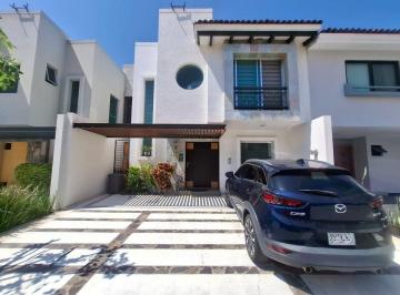 Casa en condominio en Venta de 3 habitaciones Fraccionamiento Valle Esmeralda · Casa en Venta en Valle Esmeralda Zona Real, Zapopan Jal.