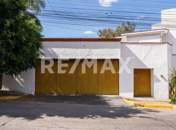Casa · 354m² · 3 Recámaras · 5 Estacionamientos · Casa en Venta en Esquina Lomas Altas, Zapopan - (4)