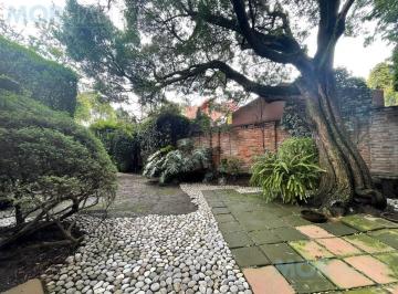 Casa · 407m² · 2 Recámaras · 2 Estacionamientos · La Presilla, Barrio San Francisco
