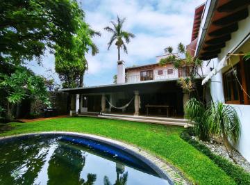 Casa · 471m² · 5 Recámaras · 2 Estacionamientos · Casa en Venta en Privada con Vigilancia, Buenavista, Cuernavaca Morelos