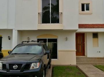 Casa · 3 Recámaras · 1 Estacionamiento · Casa en Renta en El Toreo