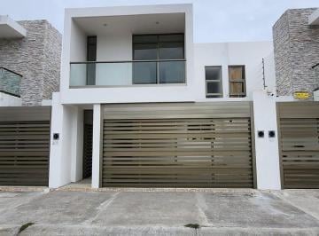 Casa · 177m² · 3 Recámaras · 2 Estacionamientos · Casa en Venta Las Vegas