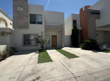 Casa · 170m² · 3 Recámaras · 2 Estacionamientos · Se Renta Casa en Fraccionamiento Castilla Reliz