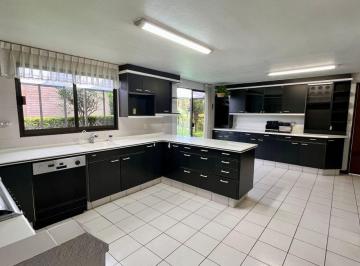 Casa , Metepec · Casa en Renta a un Costado Galerias Metepec, Esquina, Seguridad, Impecable.