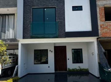 Casa de 3 habitaciones, Zapopan · Casa Venta Coto Vitana Altavista Residencial Estudio Terraza Zapopan