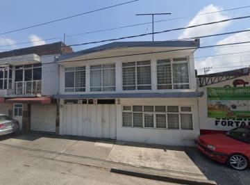 Casa de 4 habitaciones, Uruapan · Casa en Venta, Col. La Tamacua, Uruapan, Michoacán.