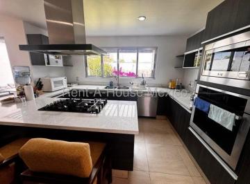 Casa de 3 habitaciones, Querétaro · Cumbres del Lago. Casa con Cuarto de Servicio, Sala de Tv, 3 Recámaras - Venta