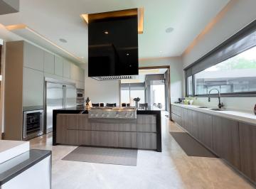 Casa de 5 habitaciones, Monterrey · Exclusiva Propiedad Dentro de Privada en El Uro.