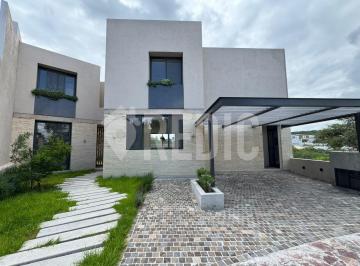 Casa de 3 habitaciones, Querétaro · Casa en Venta de 4 Hab. en Altozano