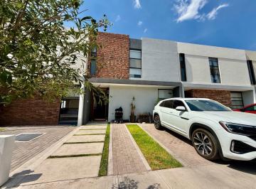 Casa · 120m² · 3 Recámaras · 2 Estacionamientos · Casa - Fraccionamiento Zibatá