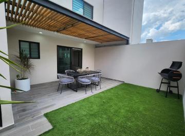 Casa · 197m² · 3 Recámaras · 2 Estacionamientos · Casa en Venta, en Queretaro