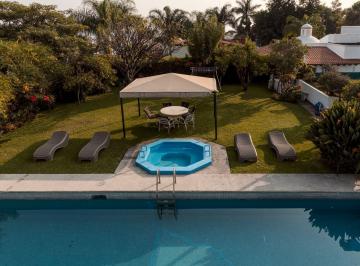 Casa de 4 habitaciones, Cuernavaca · Amplia Residencia en Renta con Bungalow, Cancha de Tenis y Alberca en Delicias