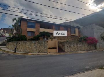 Casa , Monterrey · Venta de Amplia Casa en Esquina Frente a Parque en 2do Sector de Cumbres