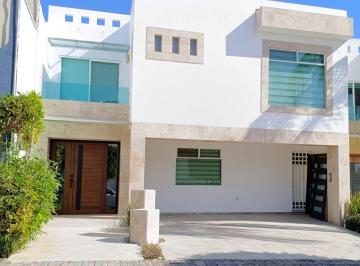 Casa · 330m² · 4 Recámaras · 2 Estacionamientos · Renta de Casa Nueva Zona Lomas de Angelópolis 2, Frente a Sonata, San Andrés Cholula