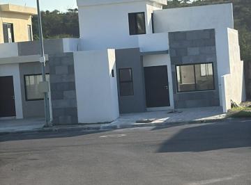 Casa de 3 habitaciones, Alvarado · Venta Casa en La Rioja de un Piso con Alberca