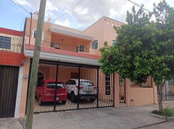 Casa · 2500000m² · 5 Recámaras · 2 Estacionamientos · Oficinas en Venta a 5 Minutos de Plaza del Sol